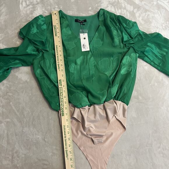 Strut Bolt Top Womens Large Green Bodysuit Four Leaf Clover St Patricks Day - Picture 10 of 13
